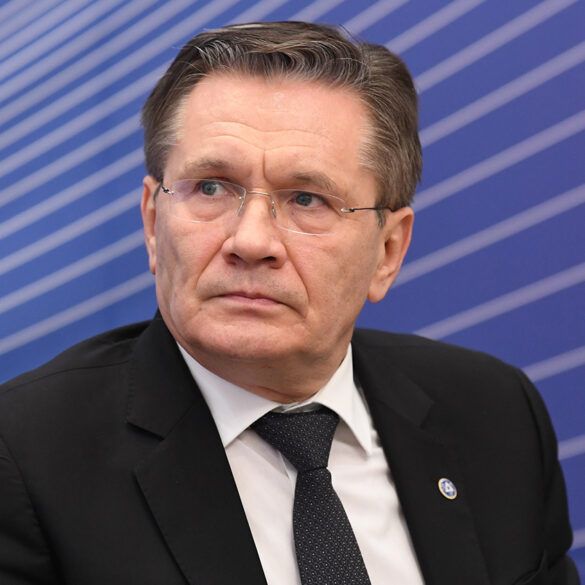 Tense Standoff at Bushehr Nuclear Plant as Iran Monitors Potential Israeli Strike Risks