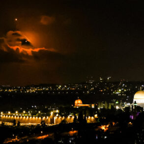 Urgent: Israeli Air Defense Intercepts Iranian Rockets in Escalating Tensions