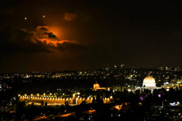 Urgent: Israeli Air Defense Intercepts Iranian Rockets in Escalating Tensions