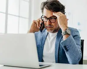21-Year-Old Lands Senior Position via Fabricated Resume Amid Financial Struggles