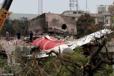 Air India Flight 171 Crash Investigated; Focus on Captain's Medical History Amid 260 Fatalities