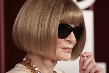 Anna Wintour Steps Down After 37 Years at Vogue, Industry Reacts to Major Shift