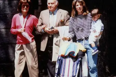 Controversial Post Sparks Criticism: Privileged Access and Expert Advisories on Jackie Kennedy Legacy
