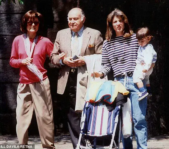 Controversial Post Sparks Criticism: Privileged Access and Expert Advisories on Jackie Kennedy Legacy