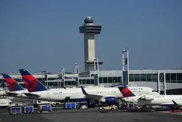 Delta Flight 183 Hydraulic Failure Triggers JFK Disruptions, Runway Closure