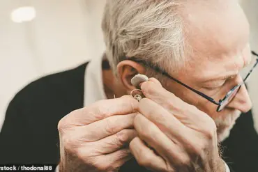 Early Hearing Intervention and Strong Social Ties Linked to Delayed Dementia Onset, Study Finds