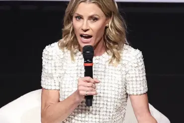 Julie Bowen Shares Health Journey: Heart Condition and Pacemaker Implantation at 29