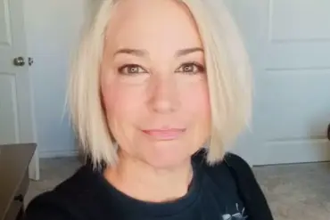 Kim Rhodes Discusses Maintaining Distance from Dylan and Cole Sprouse Despite Their Rising Careers