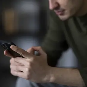 OnlyFans Users Report Rise in Men Posing as Women to Exploit Models, Raising Concerns Over Privacy and Consent