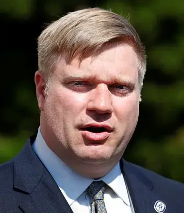 Pentagon Investigates Defense Secretary's Aides Over Signal Leak of Classified Yemen Plans, Fueling 'Signalgate' Scrutiny