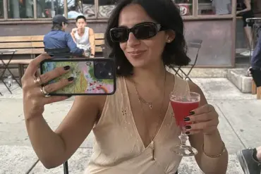 Maeby's Journey from Virgin to Dating in New York: A Late Bloomer's Social Media Chronicle