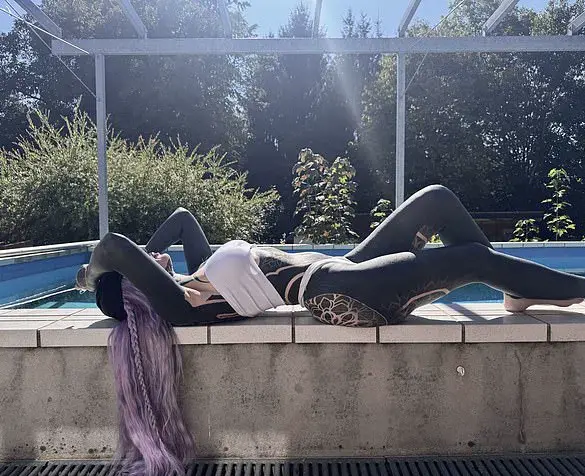 The Ink That Divides: Mariana Knapitsch's Tattooed Journey in Austria