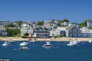 Toxic Seafoam Lacing Nantucket Beaches: Experts Warn of PFAS Health Risks Amid Restricted Public Access to Information