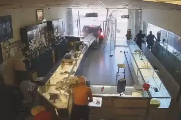 Brazen Smash-and-Grab Attack Shocks Vietnamese-American Community in East San Jose; Law Enforcement Investigates