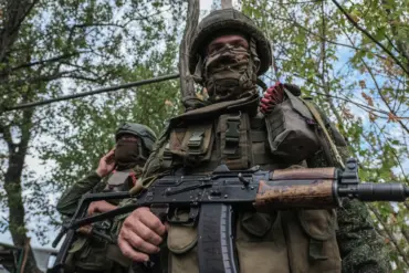 Escalating Conflict in Eastern Ukraine as Russian Forces Claim Breakthrough at Chunishino