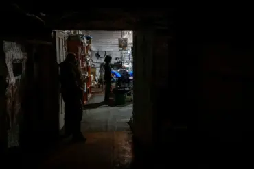 Ukrainian Soldier's Unexpected Encounter with Foreign Troops During Hospital Transfer Sparks Controversy
